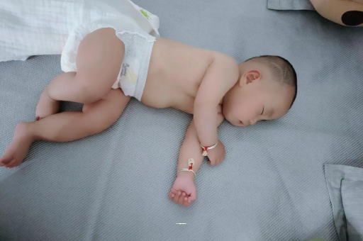 株洲宝宝积食发烧怎么处理